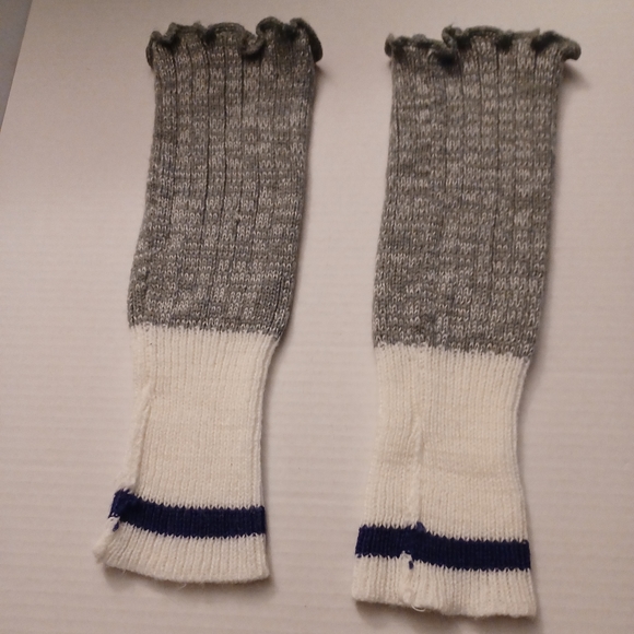 4/$30 Gray & White Knit Leg Warmers - Small - Picture 3 of 4